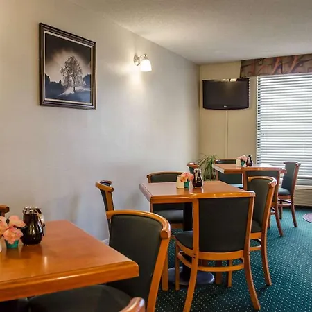 Quality Inn Near Manatee Springs State Park 